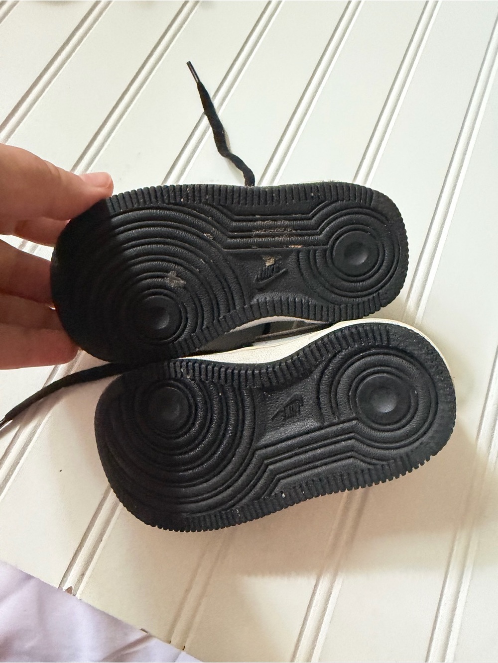 Nike Kids Black and White Low-Top Sneakers with Mini Swoosh - Picture 6 of 6